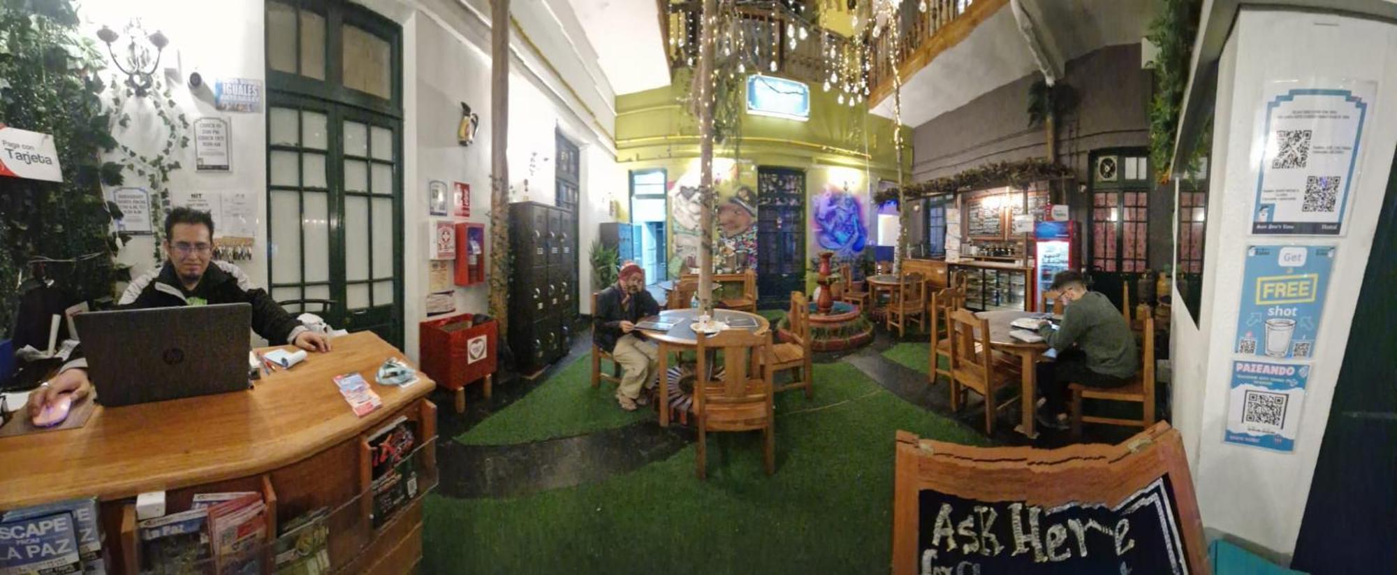 Saint Peter'S Llama Hostal La Paz Luaran gambar